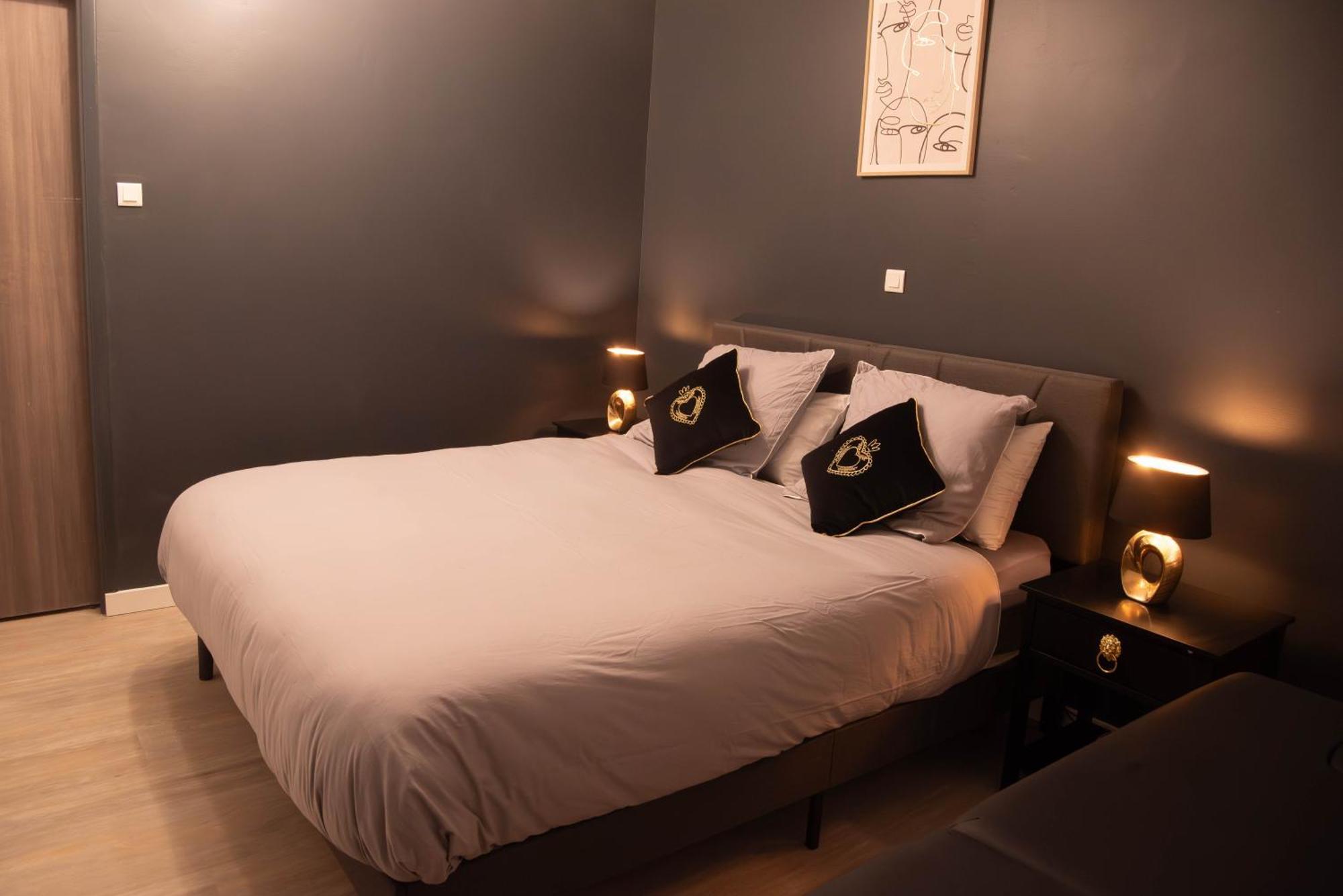 Suite Romantique Jacuzzi Moulins  Extérieur photo