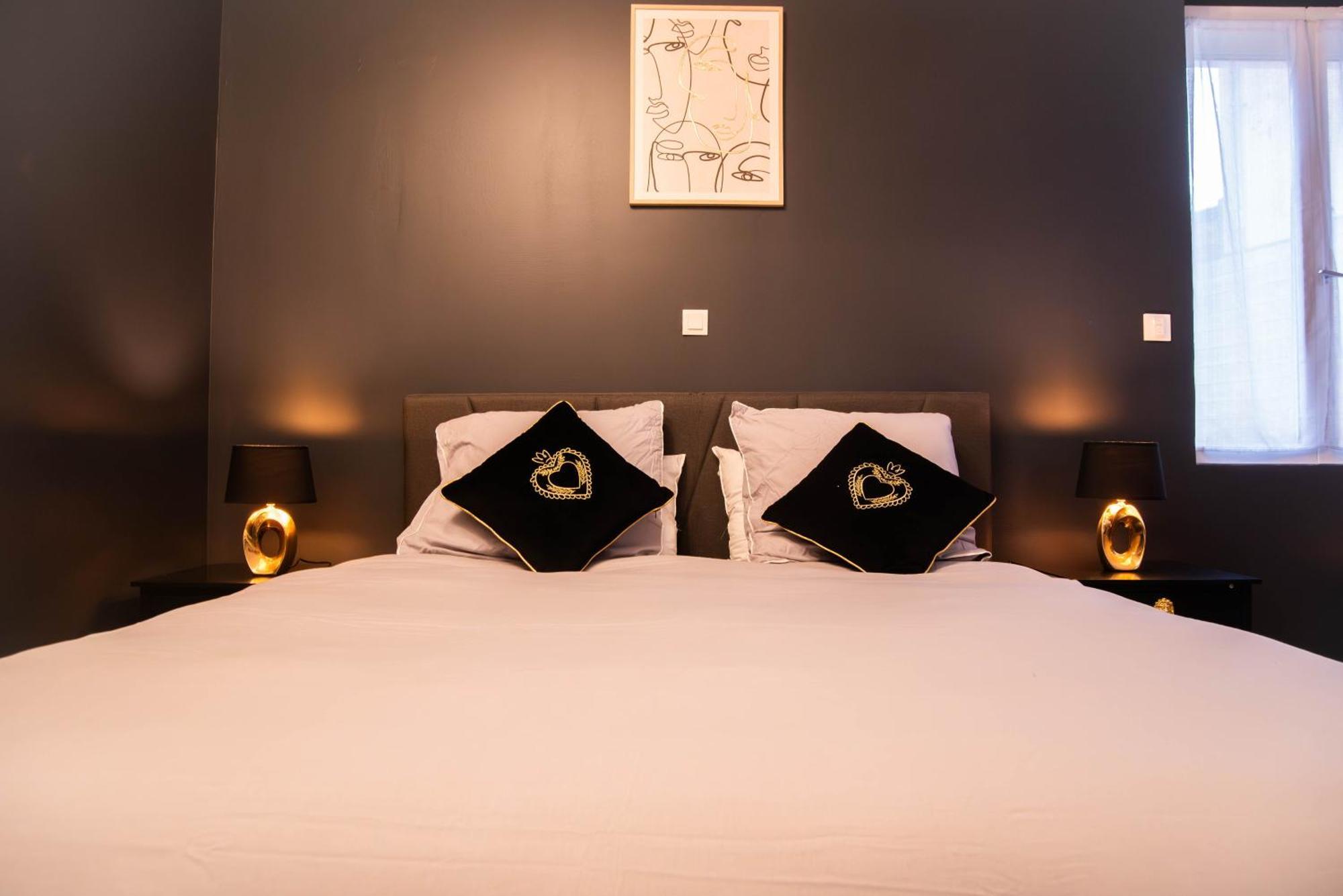 Suite Romantique Jacuzzi Moulins  Extérieur photo