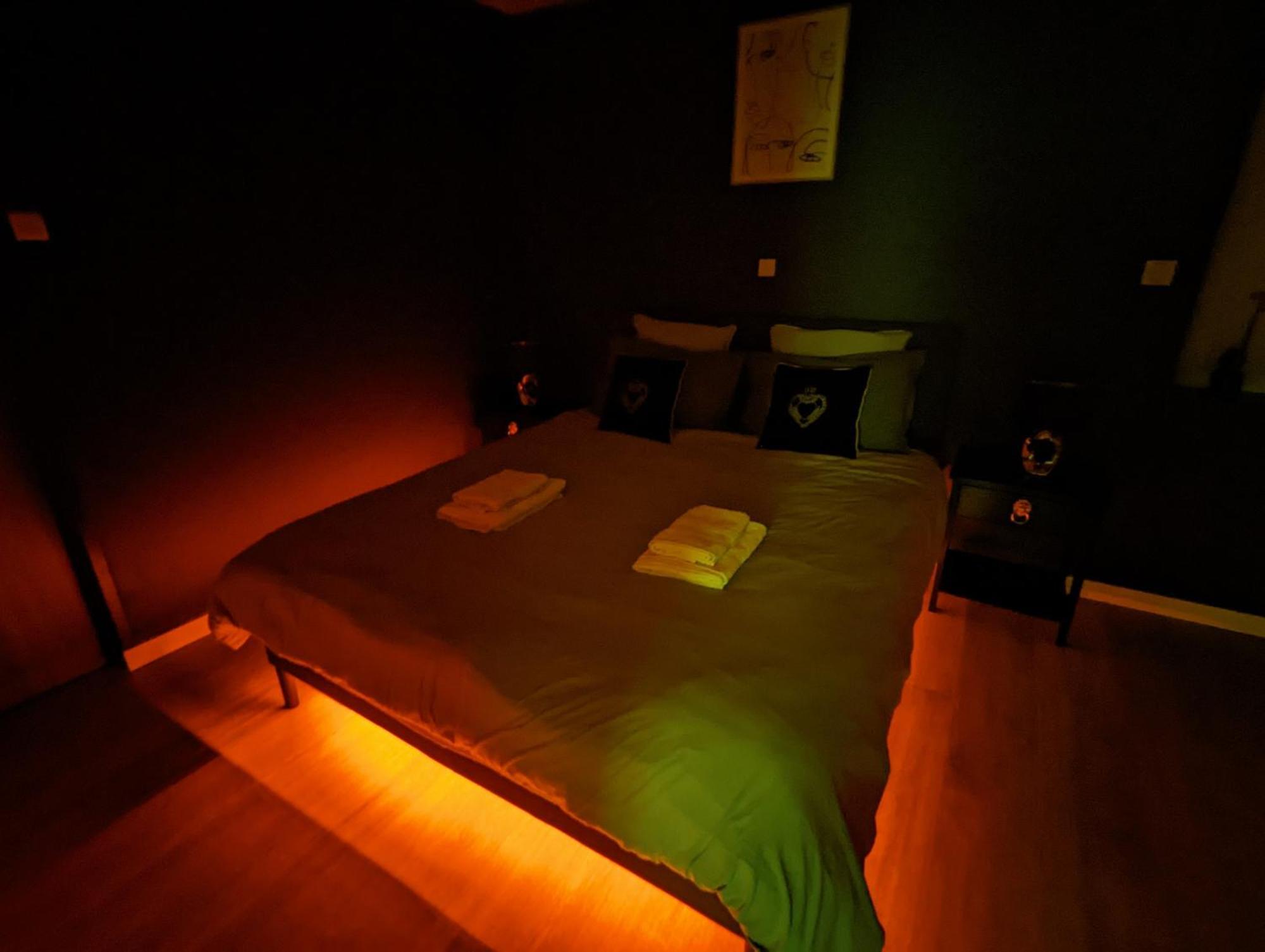 Suite Romantique Jacuzzi Moulins  Extérieur photo